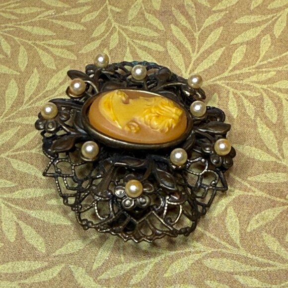 Antique Victorian Filigree Cameo Silhouette Brooch Pin Pearl Accents - Picture 2 of 6
